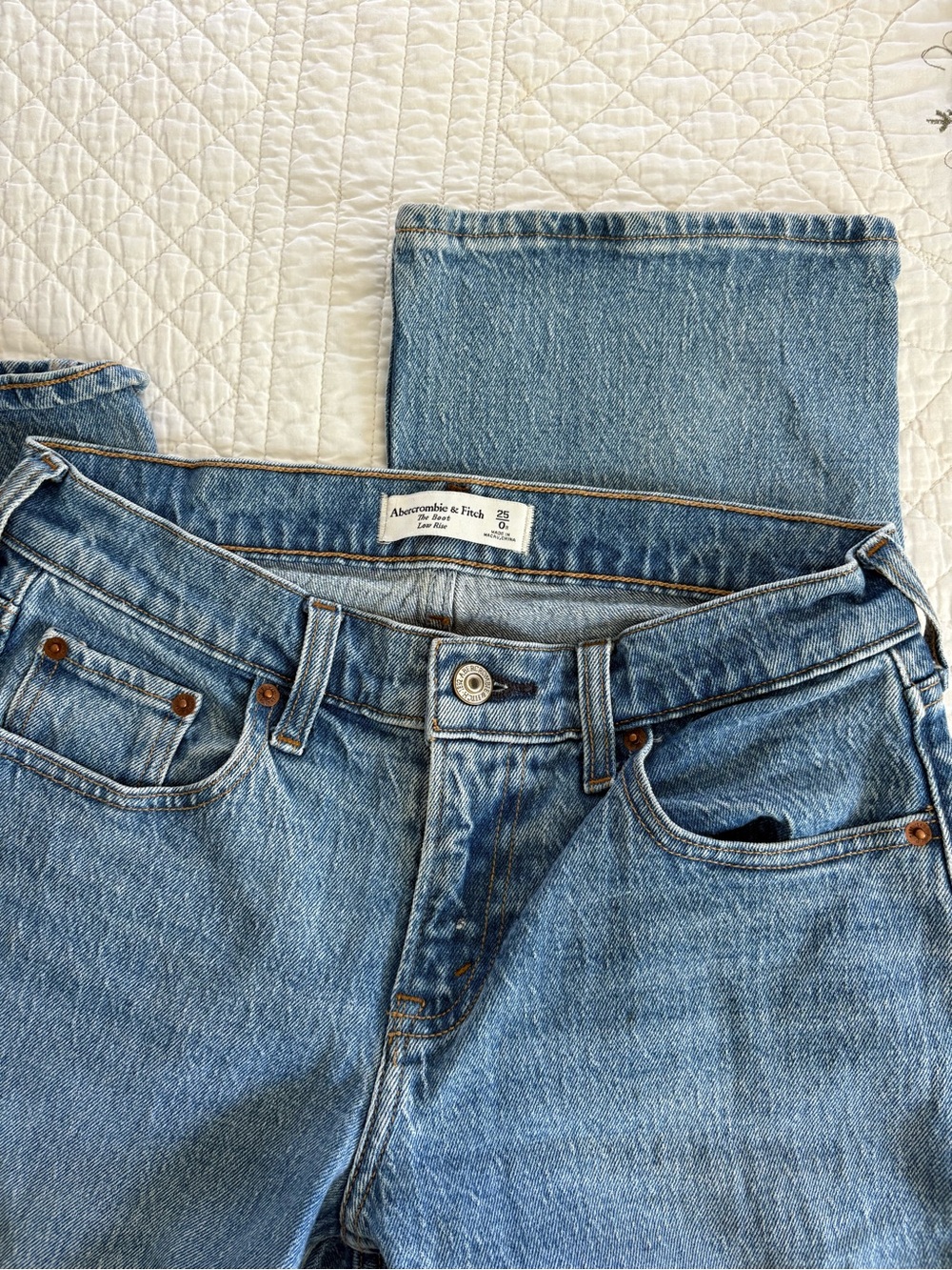 Abercrombie & Fitch The Boot Low Rise Jeans - Light Wash, Size 25/0R